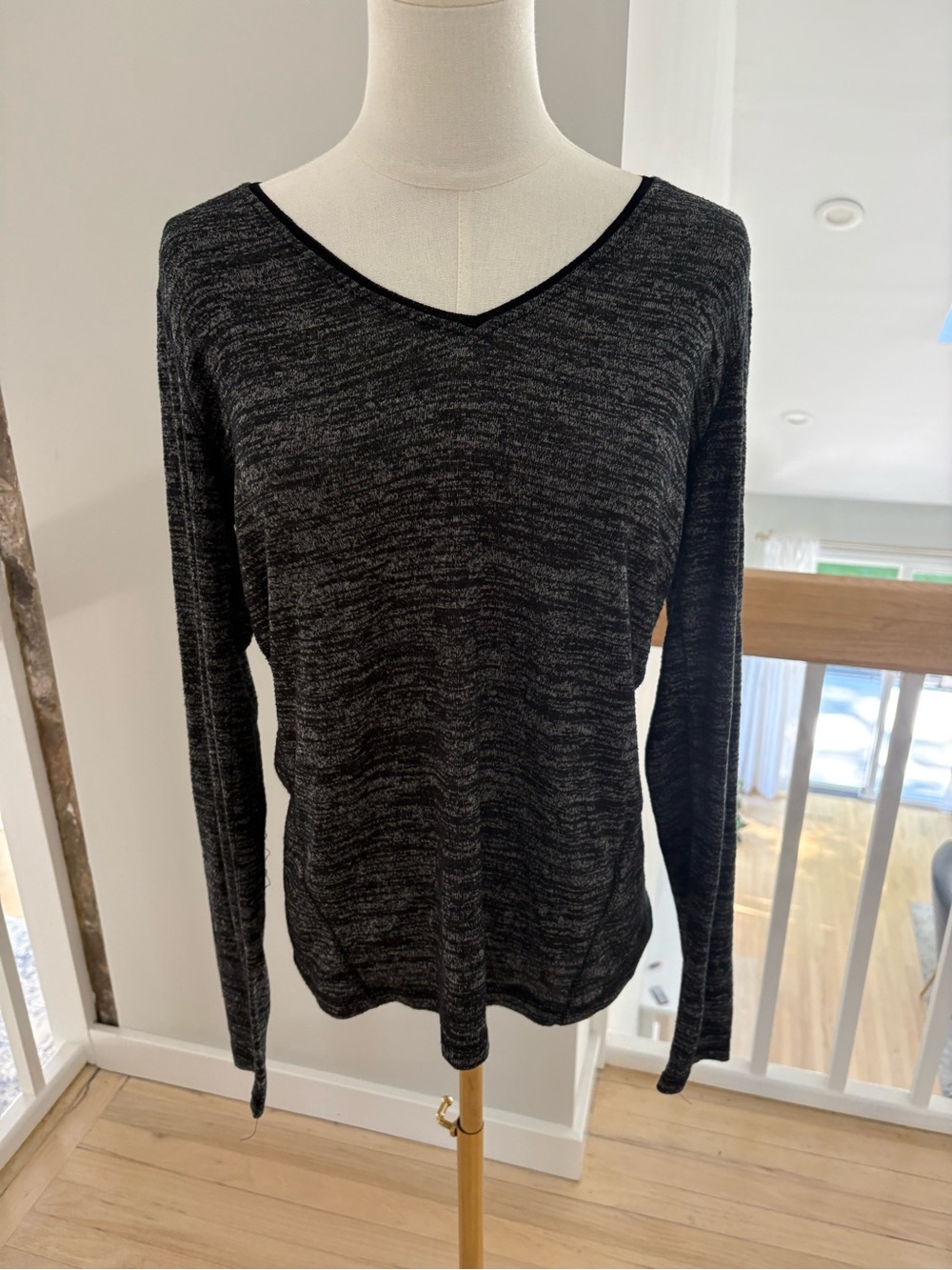 Tahari Black Heather V-Neck Long Sleeve Knit Top